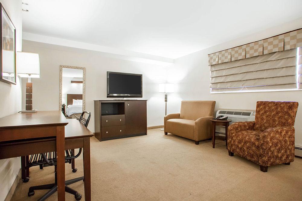Four Points By Sheraton Milwaukee Airport Eksteriør billede